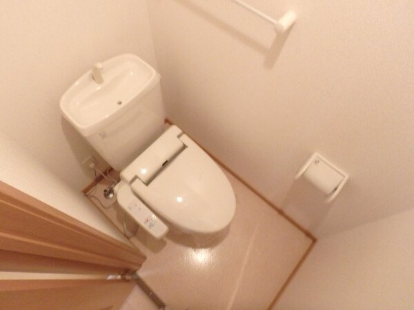 トイレ(同型参考写真)