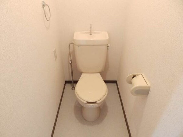 トイレ(同型参考写真)
