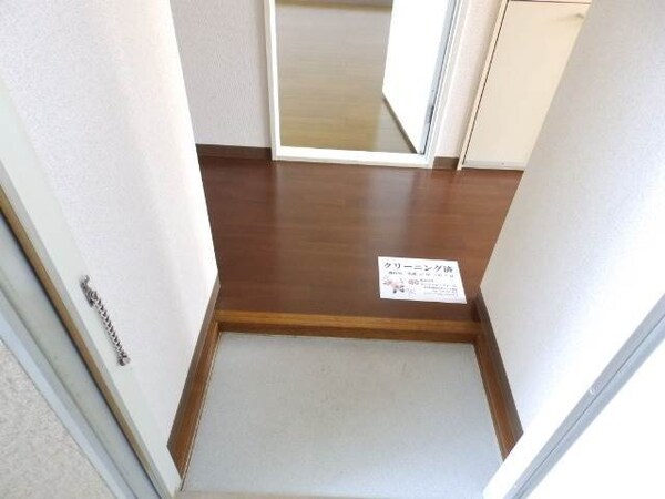 玄関(同型参考写真)