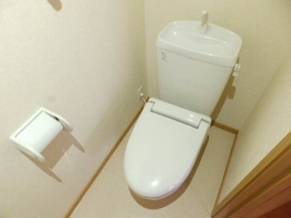 トイレ(同型参考写真)