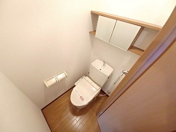 トイレ(同型参考写真)