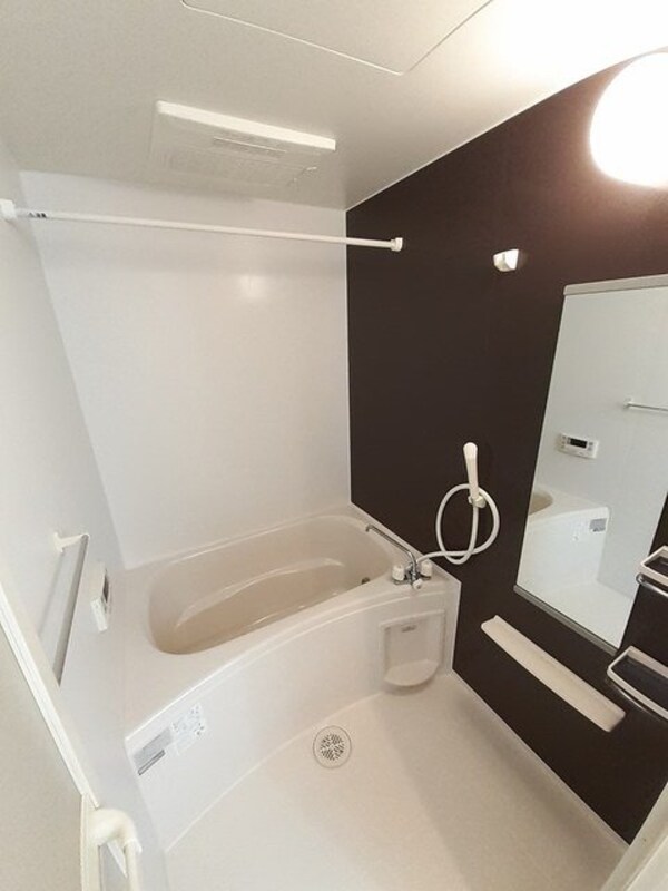 バス／シャワールーム等(同型部屋写真です。)