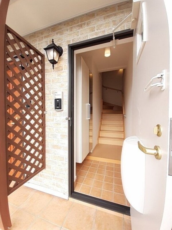 玄関(同型部屋写真です。)