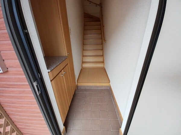 玄関(同型別室のお写真です)