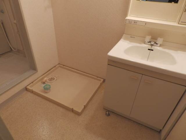 物件内観写真12　(洗濯機置場)