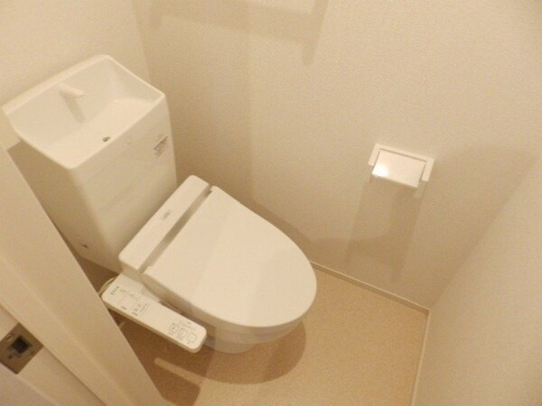トイレ(同型参考写真)