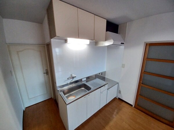 キッチン(同物件別部屋写真)