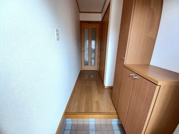 玄関(同型タイプのものです)