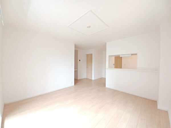 居室・リビング(同型反転写真)