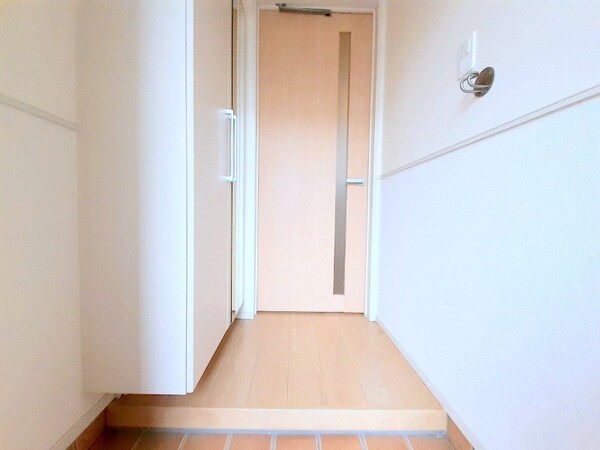 玄関(同タイプ部屋写真です。)