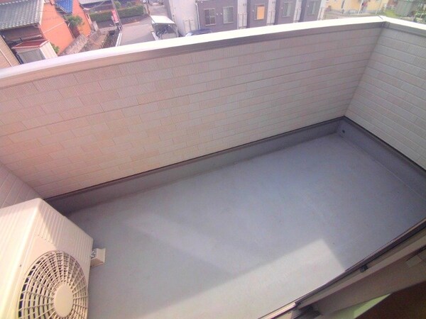 バルコニー(同型タイプの画像です)