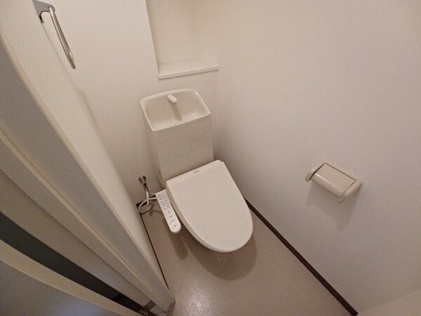 トイレ(同型参考写真)