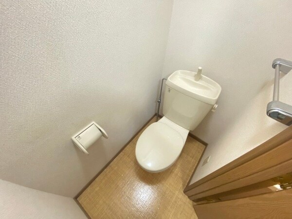 トイレ(同型反転タイプの画像です)