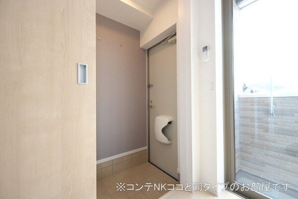玄関(同型参考写真)