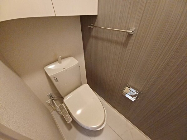 トイレ(同型反転参考写真)