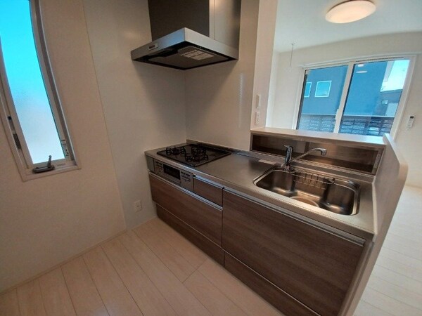 キッチン(同型反転参考写真)