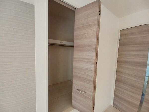 収納(同型反転参考写真)