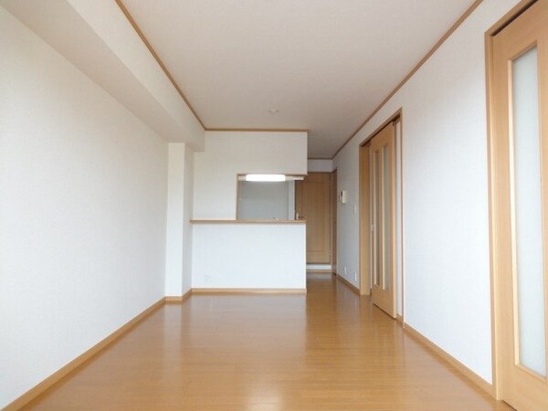 居室・リビング(同型反転タイプのお写真です)