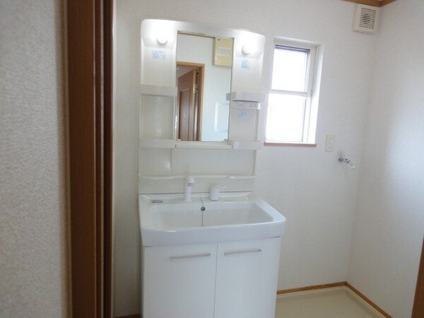 洗面所(同型反転タイプのお写真です)