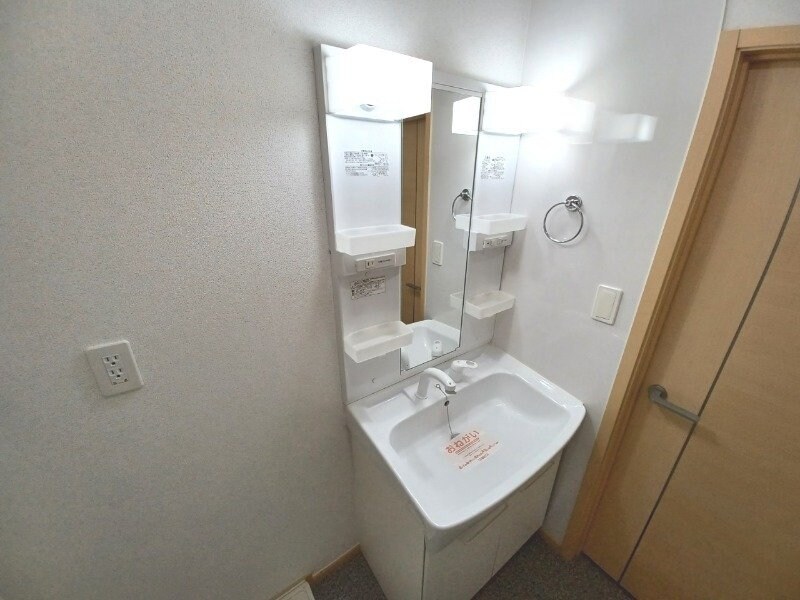 物件内観写真11　(同物件別室反転写真)