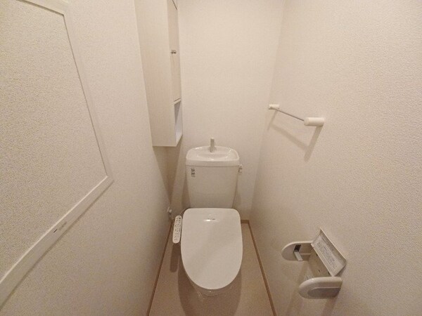 トイレ(同物件別室反転写真)