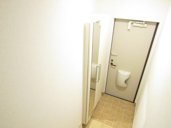 玄関(同タイプの部屋写真です)