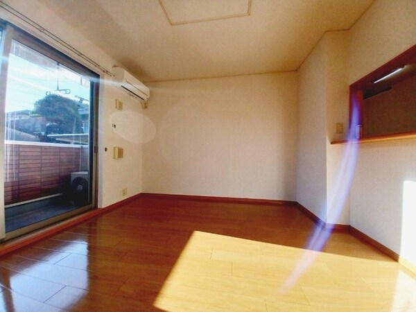 居室・リビング(同タイプ部屋写真です。)