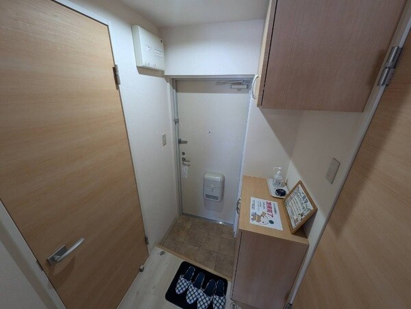 玄関(別部屋の写真です)