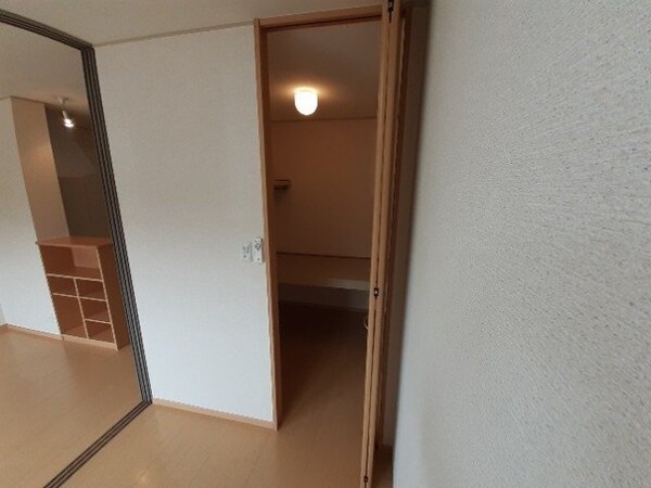 収納(同型参考写真)