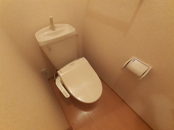 トイレ(同型参考写真)