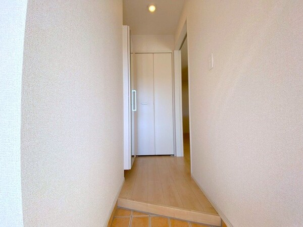玄関(同型部屋写真です。)
