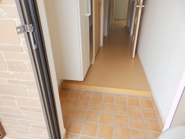 玄関(同型参考写真)