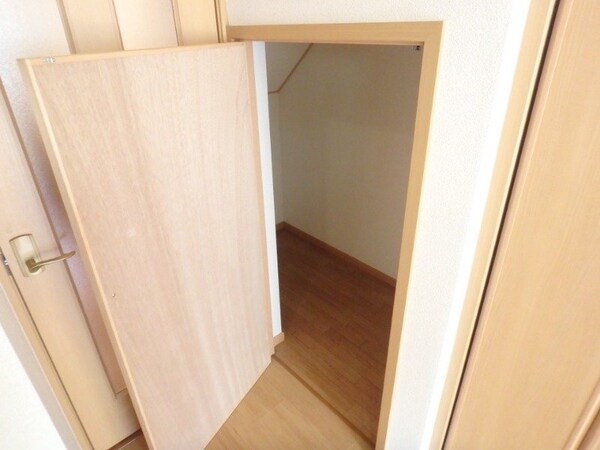 収納(同型参考写真)