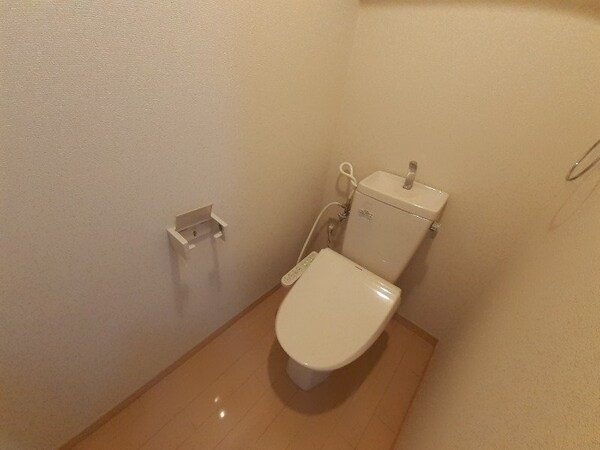 トイレ(同型参考写真)