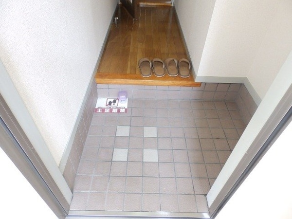 玄関(同タイプの画像です)