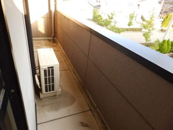 バルコニー(同物件別室写真)