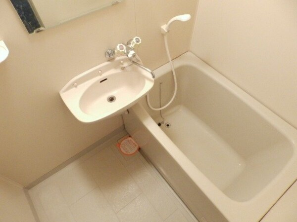 バス／シャワールーム等(同型参考写真)
