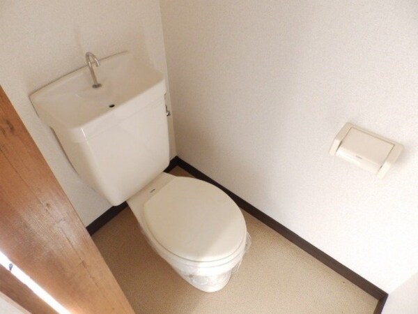 トイレ(同型参考写真)