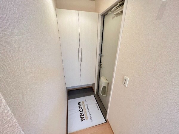 玄関(同型参考写真)