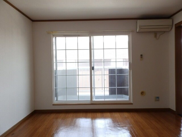 物件内観写真6　(同建物の別部屋写真です)