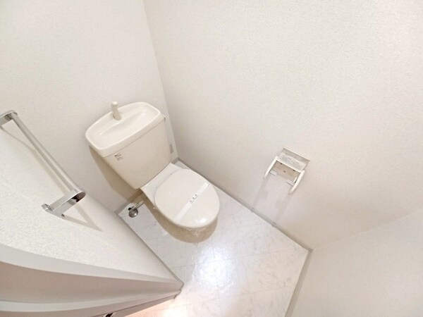 トイレ(同型参考写真)