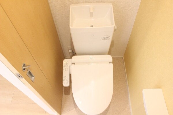 トイレ(同型タイプ参考写真)