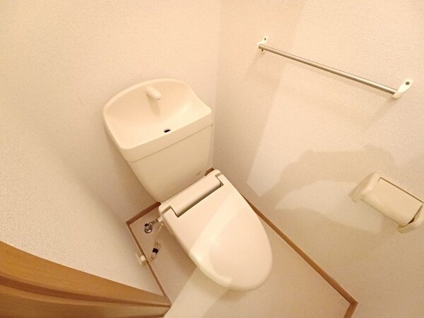 トイレ(同型参考写真)