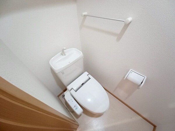 トイレ(同物件別部屋のお写真です。)