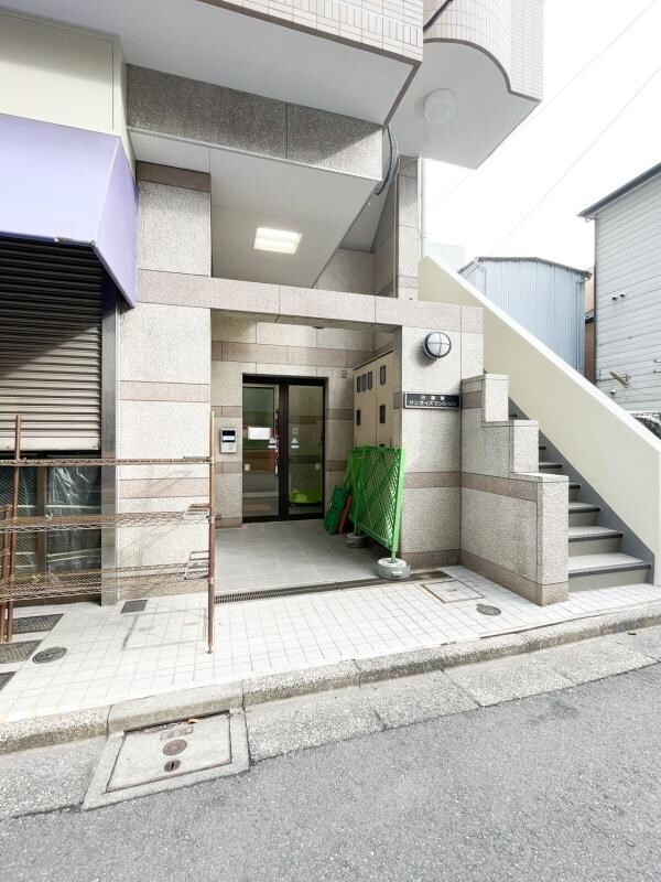 物件外観写真2　(エントランス)