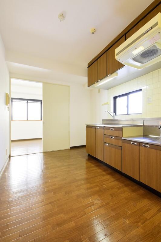 物件内観写真3　(居室、リビング)