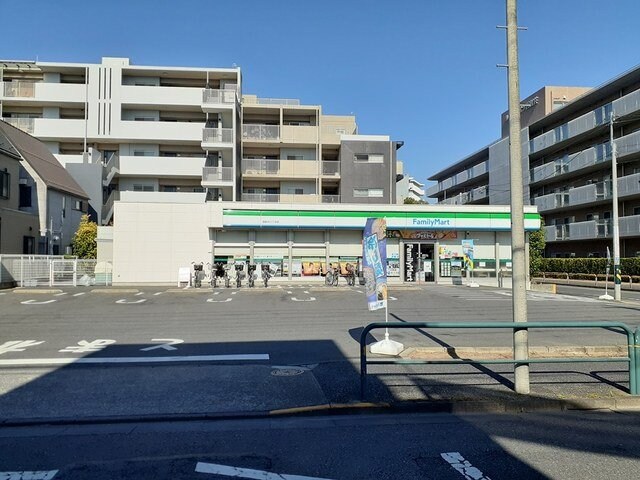 物件外観写真2　(ファミリーマート西新井三丁目店まで220m)