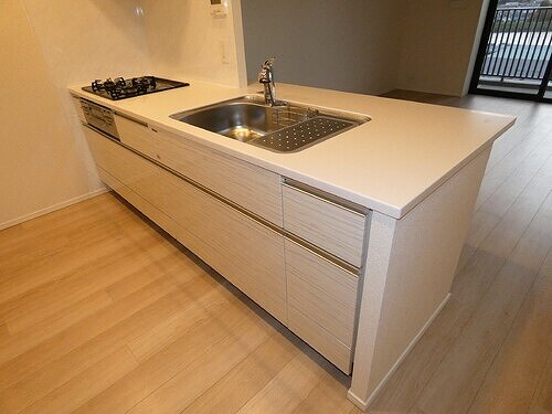 物件内観写真3　(キッチン　内装済)