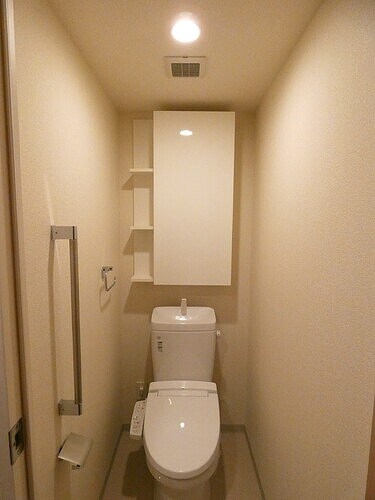 物件内観写真5　(トイレ　内装済)