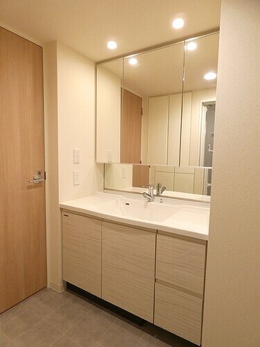 物件内観写真6　(洗面台　内装済)